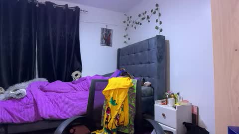 Snapshot of pretty_peaches chatting on 03/28/26, 08:08 Pretty peaches online show from 03/28/26, 08:08