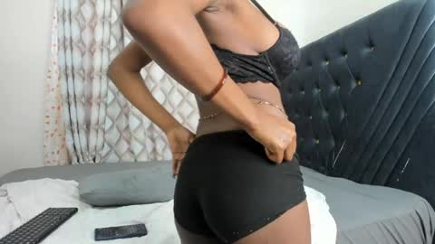 Snapshot of pretty_peshy chatting on 04/17/26, 10:07 pretty_peshy online show from 04/17/26, 10:07