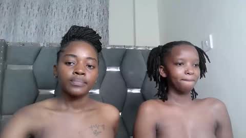 Snapshot of pretty_petite18 chatting on 03/25/26, 12:22 lynn online show from 03/25/26, 12:22