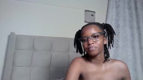 Snapshot of pretty_petite18 chatting on 04/15/26, 09:48 lynn online show from 04/15/26, 09:48