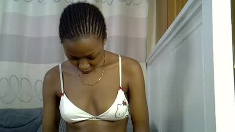 Snapshot of pretty_petite24 chatting on 01/05/25, 01:47 pretty_petite24 online show from 01/05/25, 01:47