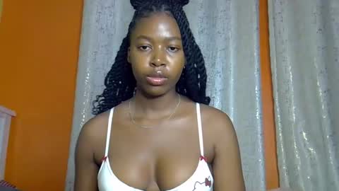 Snapshot of pretty_petite24 chatting on 05/26/26, 06:48 pretty_petite24 online show from 05/26/26, 06:48