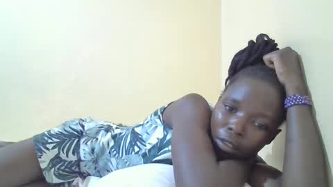 pretty_petite_ebony online show from 02/12/25, 09:11