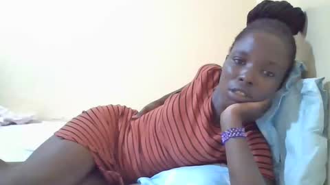 pretty_petite_ebony online show from 02/14/25, 10:25