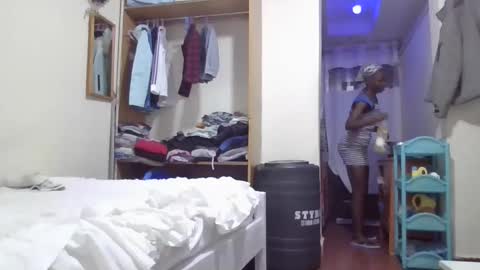 pretty_petite_ebony online show from 10/18/25, 07:36