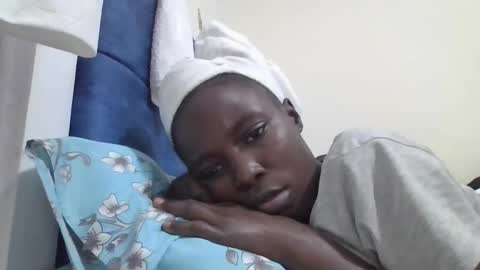 pretty_petite_ebony online show from 10/21/25, 04:30