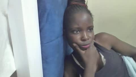 Snapshot of pretty_petite_ebony chatting on 04/17/26, 08:56 pretty_petite_ebony online show from 04/17/26, 08:56