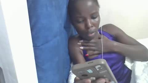 Snapshot of pretty_petite_ebony chatting on 04/21/26, 01:42 pretty_petite_ebony online show from 04/21/26, 01:42