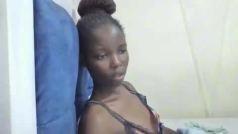 Snapshot of pretty_petite_ebony chatting on 04/25/26, 02:03 pretty_petite_ebony online show from 04/25/26, 02:03
