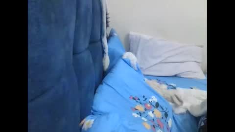 Snapshot of pretty_petite_ebony chatting on 05/19/26, 01:33 pretty_petite_ebony online show from 05/19/26, 01:33