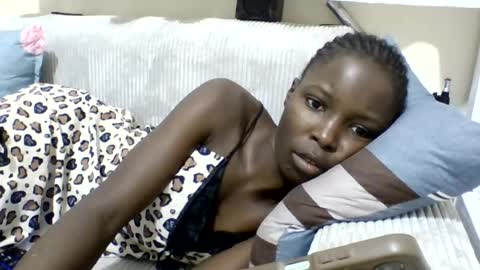 Snapshot of pretty_petite_ebony chatting on 06/26/26, 09:41 pretty_petite_ebony online show from 06/26/26, 09:41