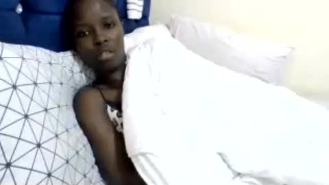 Snapshot of pretty_petite_ebony chatting on 06/27/26, 12:22 pretty_petite_ebony online show from 06/27/26, 12:22