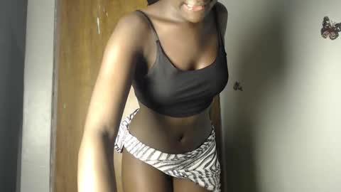 Snapshot of pretty_petitebody chatting on 09/08/25, 10:42 pretty_petitebody online show from 09/08/25, 10:42