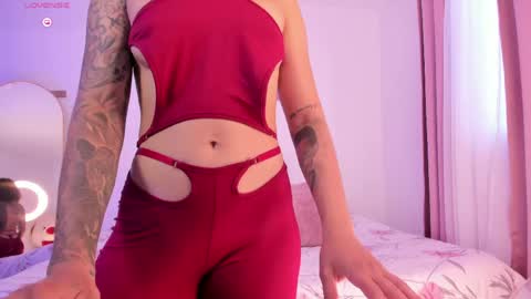 Snapshot of pretty_pettite chatting on 04/18/26, 10:21 pretty_pettite online show from 04/18/26, 10:21