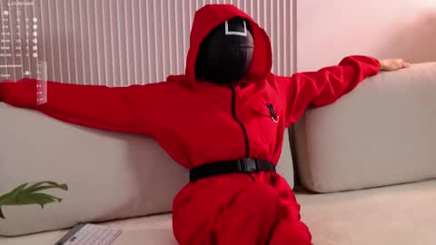 Elina online show from 10/31/25, 10:05