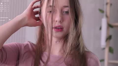 Snapshot of pretty_princess_elina chatting on 03/15/26, 10:32 Elina online show from 03/15/26, 10:32