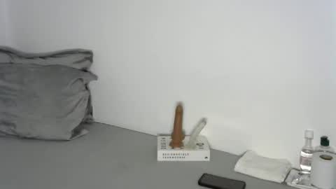 Pretty doll online show from 10/31/25, 08:54