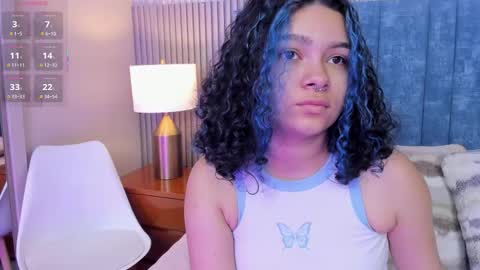 Daisy Flower online show from 03/25/26, 01:33