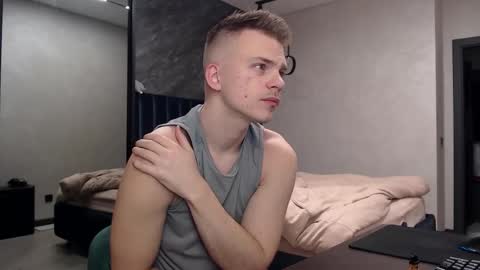 Snapshot of pretty_sweety chatting on 11/08/25, 09:24 Justin online show from 11/08/25, 09:24