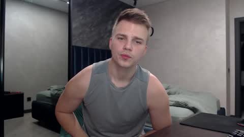 Snapshot of pretty_sweety chatting on 12/01/25, 04:12 Justin online show from 12/01/25, 04:12