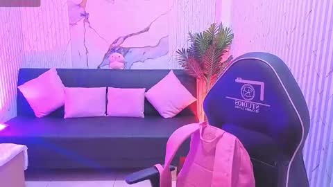 pretty_tay online show from 04/25/26, 11:46