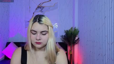 pretty_tay online show from 04/27/26, 11:52