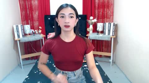 Snapshot of prettyakhira chatting on 11/18/25, 08:19 prettyakhira online show from 11/18/25, 08:19