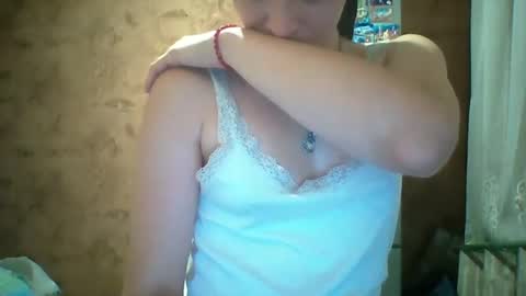 Snapshot of prettybella_7 chatting on 07/20/26, 08:44 Bella online show from 07/20/26, 08:44
