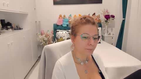 Snapshot of prettyblackeyes chatting on 01/08/25, 07:45 wilma online show from 01/08/25, 07:45