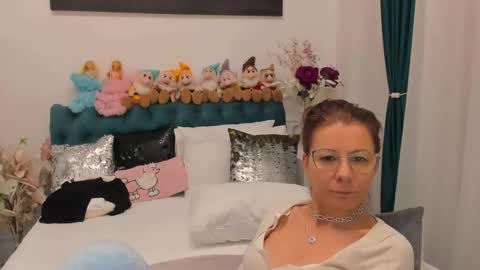 Snapshot of prettyblackeyes chatting on 02/13/25, 07:03 wilma online show from 02/13/25, 07:03