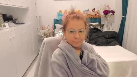 Snapshot of prettyblackeyes chatting on 02/21/25, 09:34 wilma online show from 02/21/25, 09:34