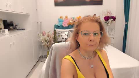 Snapshot of prettyblackeyes chatting on 03/05/25, 07:05 wilma online show from 03/05/25, 07:05