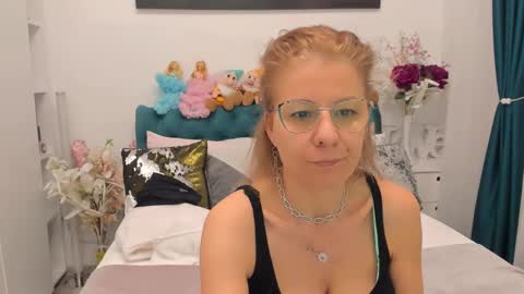Snapshot of prettyblackeyes chatting on 03/12/25, 06:51 wilma online show from 03/12/25, 06:51