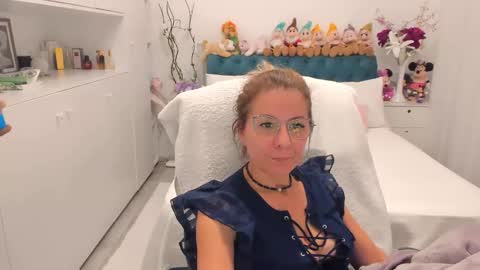 Snapshot of prettyblackeyes chatting on 09/30/25, 08:03 wilma online show from 09/30/25, 08:03