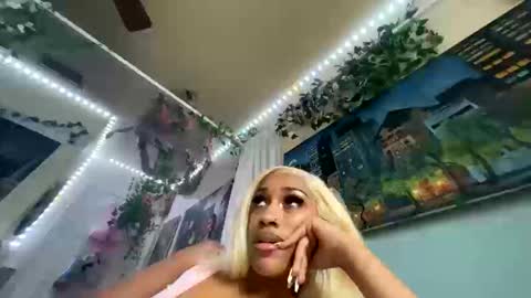 Snapshot of prettyblackgal chatting on 10/14/25, 11:49 prettyblackgal online show from 10/14/25, 11:49