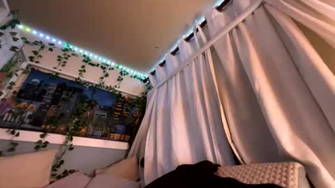 prettyblackgal online show from 12/19/25, 07:15