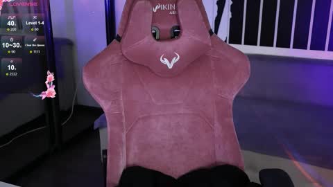 Snapshot of prettybones chatting on 11/05/25, 01:38 Violet online show from 11/05/25, 01:38