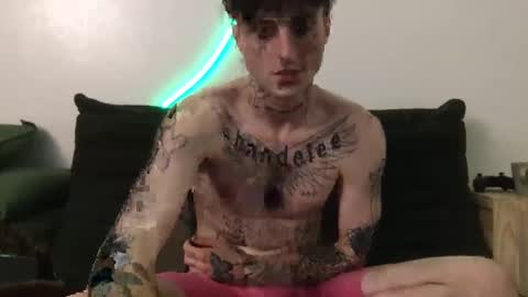 Snapshot of prettyboyszn chatting on 11/14/25, 04:00 pretty boy online show from 11/14/25, 04:00