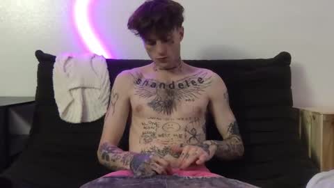 pretty boy online show from 11/19/25, 08:36