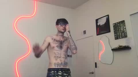 Snapshot of prettyboyszn chatting on 12/22/25, 02:19 pretty boy online show from 12/22/25, 02:19