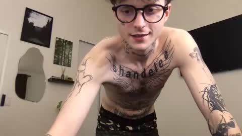 Snapshot of prettyboyszn chatting on 01/14/26, 03:01 pretty boy online show from 01/14/26, 03:01