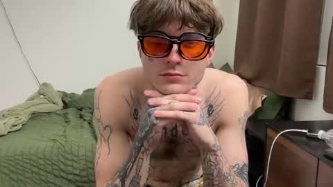 Snapshot of prettyboyszn chatting on 03/26/26, 05:24 pretty boy online show from 03/26/26, 05:24