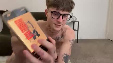 Snapshot of prettyboyszn chatting on 04/01/26, 02:01 pretty boy online show from 04/01/26, 02:01