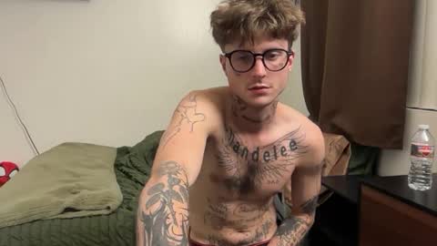 Snapshot of prettyboyszn chatting on 04/03/26, 02:53 pretty boy online show from 04/03/26, 02:53