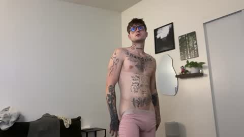 Snapshot of prettyboyszn chatting on 06/19/26, 05:23 pretty boy online show from 06/19/26, 05:23