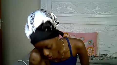 Snapshot of prettybunnny chatting on 10/14/25, 02:01 Bunny online show from 10/14/25, 02:01