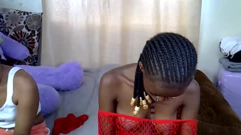 Snapshot of prettybunnny chatting on 11/30/25, 01:26 Bunny online show from 11/30/25, 01:26