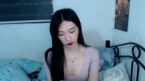 Snapshot of prettycumnotes69 chatting on 12/17/25, 03:18 ASHLEY online show from 12/17/25, 03:18