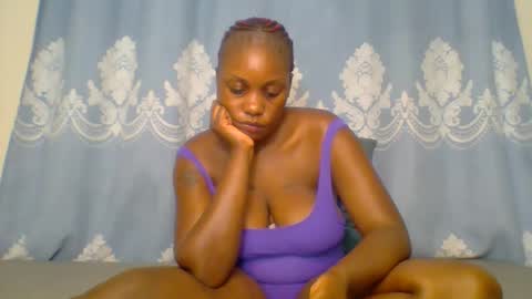 Snapshot of prettydarkskin002 chatting on 11/01/25, 01:13 SHANIA online show from 11/01/25, 01:13
