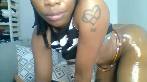 PrettyEla online show from 11/25/25, 11:27